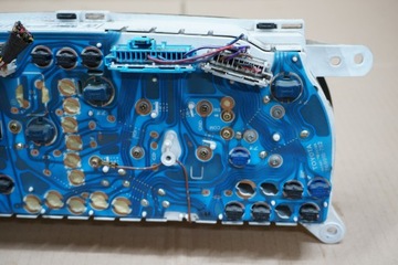 LAND CRUISER 90 95 PŘÍSTROJOVÁ DESKA BUDÍKY KM/H 3,0 1KZ-TE