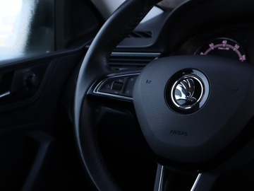 Skoda Rapid II Liftback Facelifting 1.0 TSI 110KM 2018 Skoda Rapid Spaceback 1.0 TSI, Salon Polska, Navi, zdjęcie 19