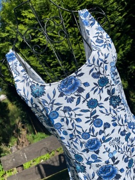 72 niebieska romantyczna kwiecista H&M XL upały letnia rozkloszowana