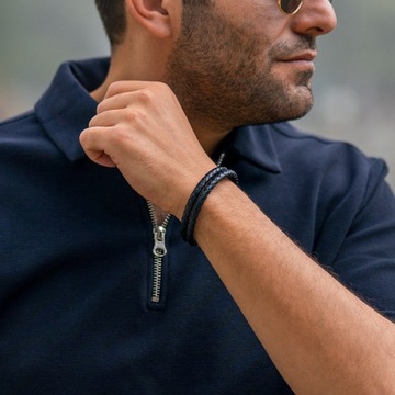 BRANSOLETKA MĘSKA SKÓRZANA CZARNA SKÓRA PLECIONA REGULOWANA Z GRAWEREM STAL