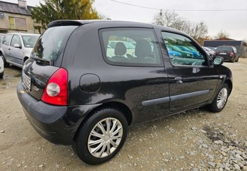 Renault Clio II Hatchback 1.2 i 16V 75KM 2004 Renault Clio Renault Clio 1.1 Benzyna 75KM, zdjęcie 2