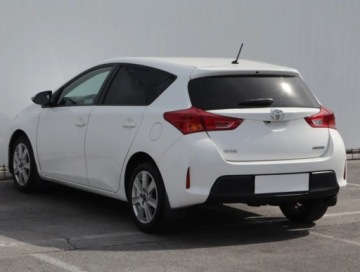 Toyota Auris II Hatchback 5d D-4D 90 90KM 2014 Toyota Auris 1.4 D-4D, Salon Polska, Serwis ASO, zdjęcie 3