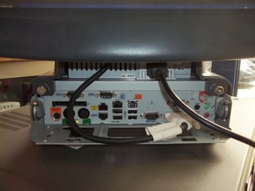 POS Micros 1,8 ГГц 15-дюймовый сенсорный терминал.