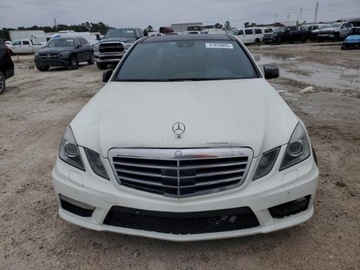 Mercedes Klasa E W212 2012 Mercedes-Benz Klasa E 63 AMG 2012 5.5l 5.5 Benzyna 518KM, zdjęcie 5