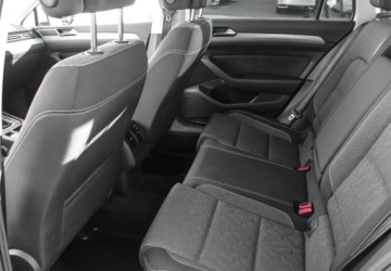 Volkswagen Passat B8 Variant Facelifting 2.0 TDI SCR 150KM 2023 Volkswagen Passat 2.0 TDI 150KM DSG Business Fotele Podgrzewane LED MATRIX, zdjęcie 10