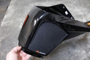 KTM DUKE 890 2022 ОБТЕКАТЕЛЬ НАКЛАДКА КРЫШКА ТОПЛИВНЫЙ БАК