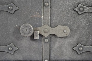 Чугунная дверца для хлебной печи