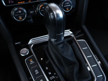 Volkswagen Passat B8 Limousine 2.0 TSI BlueMotion Technology 220KM 2015 VW Passat 2.0 TSI, Salon Polska, Serwis ASO, zdjęcie 18
