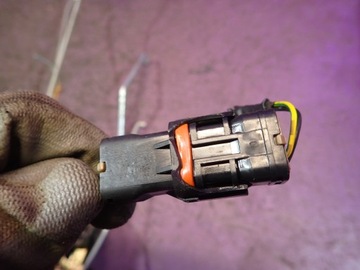 KIA SHUMA HB 5D 01-04 ZÁMEK PŘEDNÍ LEVÝ 3 PIN