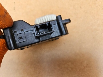 MOTOREK RADIÁTORU TEPLO ZIMA TOYOTA YARIS II 06-11