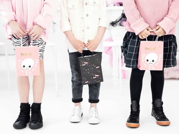 TOREBKA NA PREZENT NIETOPERZE CZARNA 14x8cm