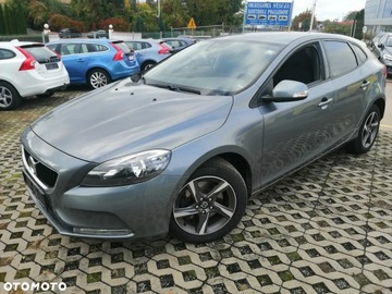 Volvo V40 II Hatchback 2.0 T2 DRIVE-E 122KM 2016 Volvo V40 II 2.0 T2 2,0 POLIFT, bezwypadkowy