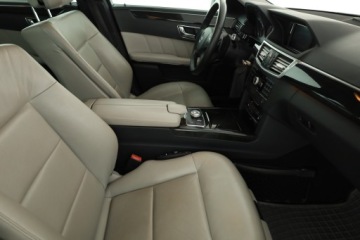 Mercedes Klasa E W212 Limuzyna 350 CDI BlueEFFICIENCY 231KM 2009 Mercedes E E 350 CDI, 227 KM, Automat, Skóra, zdjęcie 6