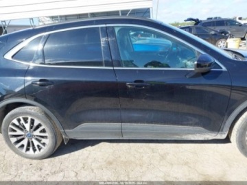 Ford Kuga III 2022 Ford Kuga 2022 r., 2,0L TITANIUM 2.0 Benzyna 250KM, zdjęcie 13