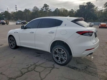 Maserati Levante 2022 Maserati Levante GT, 2022r., 4x4, 3.0L 3.0 Benzyna 345KM, zdjęcie 2
