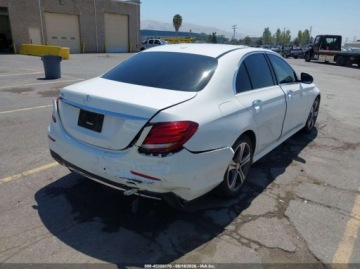 Mercedes Klasa E W213 2017 Mercedes-Benz Klasa E 300 rwd 2.0 Benzyna 241KM, zdjęcie 5