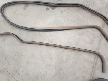 ПРОКЛАДКА ЗАДНЕЙ ДВЕРИ CHRYSLER TOWN COUNTRY ТАКЖЕ ЕСТЬ ЧЕРНАЯ