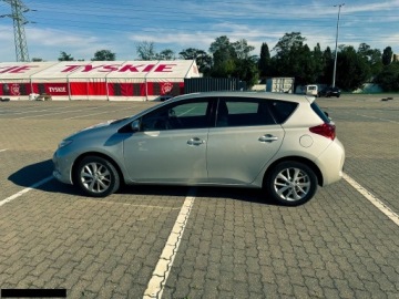 Toyota Auris II Hatchback 5d Valvematic 130 132KM 2014 Toyota Auris 1.6 Dynamic benzyna 132KM 2014r, zdjęcie 4