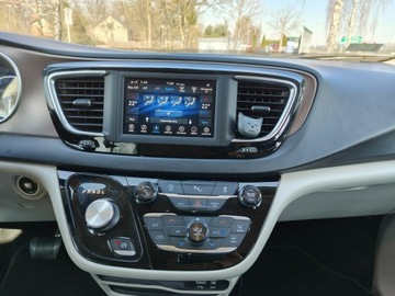 Chrysler Pacifica II 3.6 V6 291KM 2018 Chrysler Pacifica Super stan, 7-osobowa., zdjęcie 9