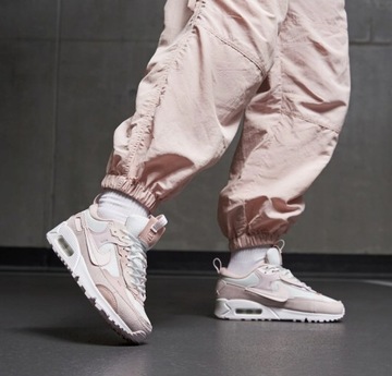 Спортивные кроссовки NIKE AIR MAX 90 FUTURA White Barely Rose DM9922-104 r 39