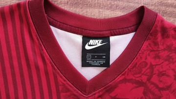 Nike NSW LIONESSES PREMIUM DRESS RED Sukienka sportowa duże LOGO S