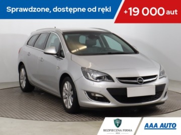 Opel Astra J Sports Tourer Facelifting 1.6 CDTI ecoFLEX 110KM 2014 Opel Astra 1.6 CDTI, Navi, Xenon, Klima