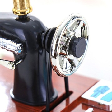Швейная машина в стиле Music Box Collection