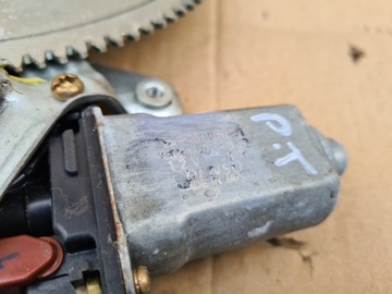 ZVEDÁK MECHANIZMUS ZADNÍ PRAVÝ DAIHATSU YRV R29