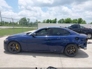 Alfa Romeo Giulia II Sedan Facelifting 2.0 Turbo 280KM 2021 Alfa Romeo Giulia Ti Sport 2021 2.0l 2.0 Benzyna 280KM, zdjęcie 2