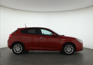 Alfa Romeo Giulietta Nuova II Hatchback 5d Facelifting 2016 1.6 JTDM-2 120KM 2017 Alfa Romeo Giulietta 1.6 JTDM, Salon Polska, zdjęcie 5