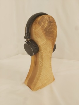 Деревянная головка для наушников.