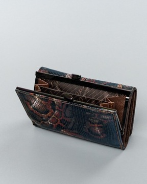 Женский кожаный кошелек на крючке, декорированный мотивом змеиной кожи Lorenti.