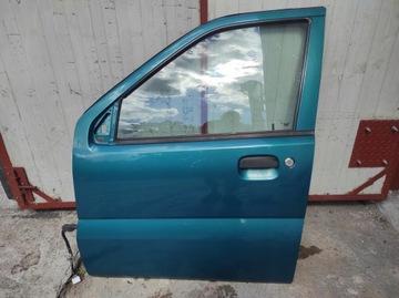 DVEŘE LEVÝ PŘEDNÍ SUZUKI IGNIS II 03-08 ZD8 KOMPLETNÍ