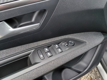 Peugeot 3008 II Crossover 1.5 BlueHDI 130KM 2019 Peugeot 3008 Navi Klimatronik PDC Alu 1.5 Diesel 130KM, zdjęcie 7