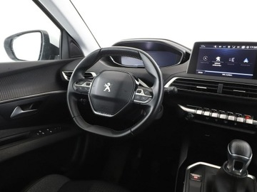 Peugeot 3008 II Crossover 1.5 BlueHDI 130KM 2019 Peugeot 3008 Niski przebieg Virtual Navi Czujniki, zdjęcie 15