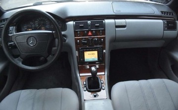 Mercedes Klasa E W210 Sedan 2.3 150KM 1996 Mercedes-Benz Klasa E Mercedes-Benz Klasa E 230 Classic 2.3 Benzyna 150KM, zdjęcie 5