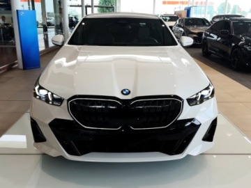 BMW Seria 5 G90-91 Touring 2.0 520d 197KM 2025 BMW Seria 5 520d xDrive Sport Sedan 2.0 (197KM) 2025, zdjęcie 3