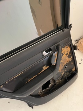 AUDI 100 A6 C4 DVEŘE PRAVÉ ZADNÍ