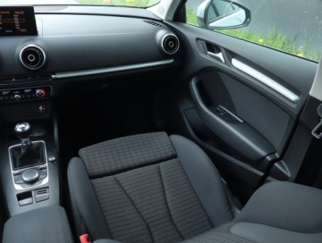 Audi A3 8V Hatchback 3d 2.0 TDI 150KM 2013 Audi A3 2.0 TDI, Klima, Klimatronic, Tempomat, zdjęcie 7