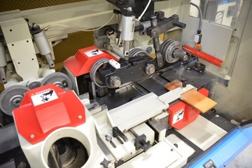 WEINIG UNIMAT 23 ЧЕТЫРЕХСТОРОННИЙ СТРОГАТЕЛЬНЫЙ СТАНОК + ПОДАЮЩЕЕ УСТРОЙСТВО EM11