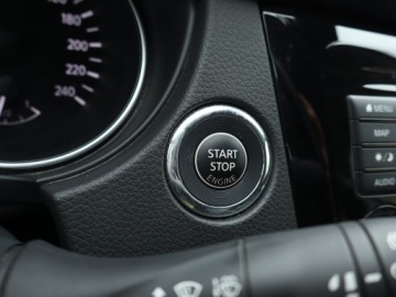 Nissan Qashqai II Crossover Facelifting 1.3 DIG-T  160KM 2020 Nissan Qashqai 1.3 DIG-T, Salon Polska, zdjęcie 15