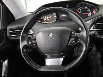 Peugeot 308 II Hatchback Facelifting 1.2 PureTech 130KM 2018 Peugeot 308 1.2 PureTech, Salon Polska, zdjęcie 18