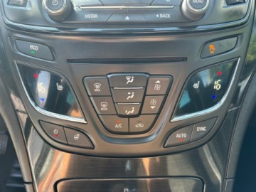 Opel Insignia I Sports Tourer Facelifting 1.4 Turbo ECOTEC LPG 140KM 2014 Opel Insignia XENONY NAWIGACJA GRZANA KIEROWNICA GRZANE FOTELE TEMPOMAT 1.4, zdjęcie 15