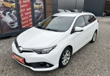 Toyota Auris II Touring Sports Facelifting 1.6 D-4D 112KM 2017 Toyota Auris 1.6 D 112 KM 135.000 km 2017r Warszawa 1.6 Diesel, zdjęcie 2