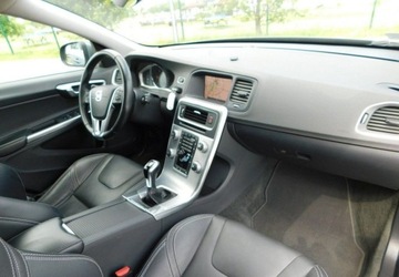 Volvo V60 I Kombi Facelifting 2.0 D3 DRIVE-E 150KM 2018 Volvo V60 z Gwarancja BLiS LCD Zegary Skora Fotele Profilowane 2.0 Diesel, zdjęcie 7