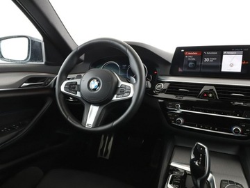 BMW Seria 5 G30-G31 Touring 520d 190KM 2018 BMW 520 FV23 520d Automat xDrive M Sport Nawigacja, zdjęcie 15