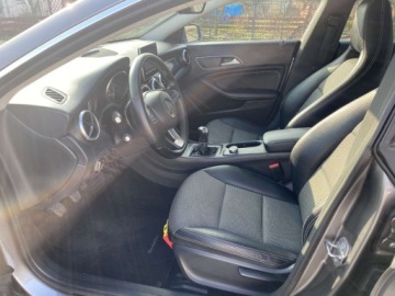 Mercedes CLA C117 Coupe Facelifting 1.5 180 d 109KM 2018 Mercedes-Benz CLA LEDY SKORY PARKTRONIC NAWIGACJA AMBIENTOWE OSWIETLENIE G, zdjęcie 4