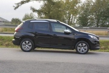 Peugeot 2008 I SUV Facelifting 1.2 PureTech 82KM 2017 Peugeot 2008 1.2 doinwestowany Android Auto Car, zdjęcie 10