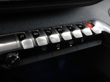 Peugeot 3008 II Crossover 1.2 PureTech 130KM 2019 Peugeot 3008 Automat Virtual Navi Kamera cofania, zdjęcie 26