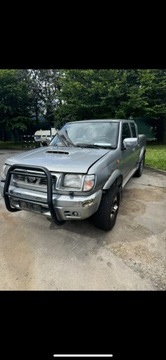KLOKAN OCHRANNÝ RÁM PŘEDNÍ NISSAN NAVARA D22 NP300 97-02